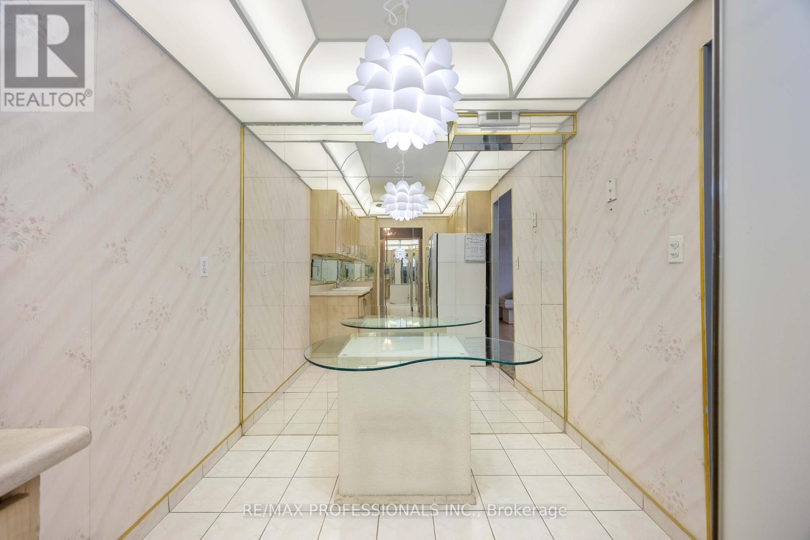 210 - 345 Driftwood Avenue, Toronto, Ontario  M3N 2P4 - Photo 11 - W12541050