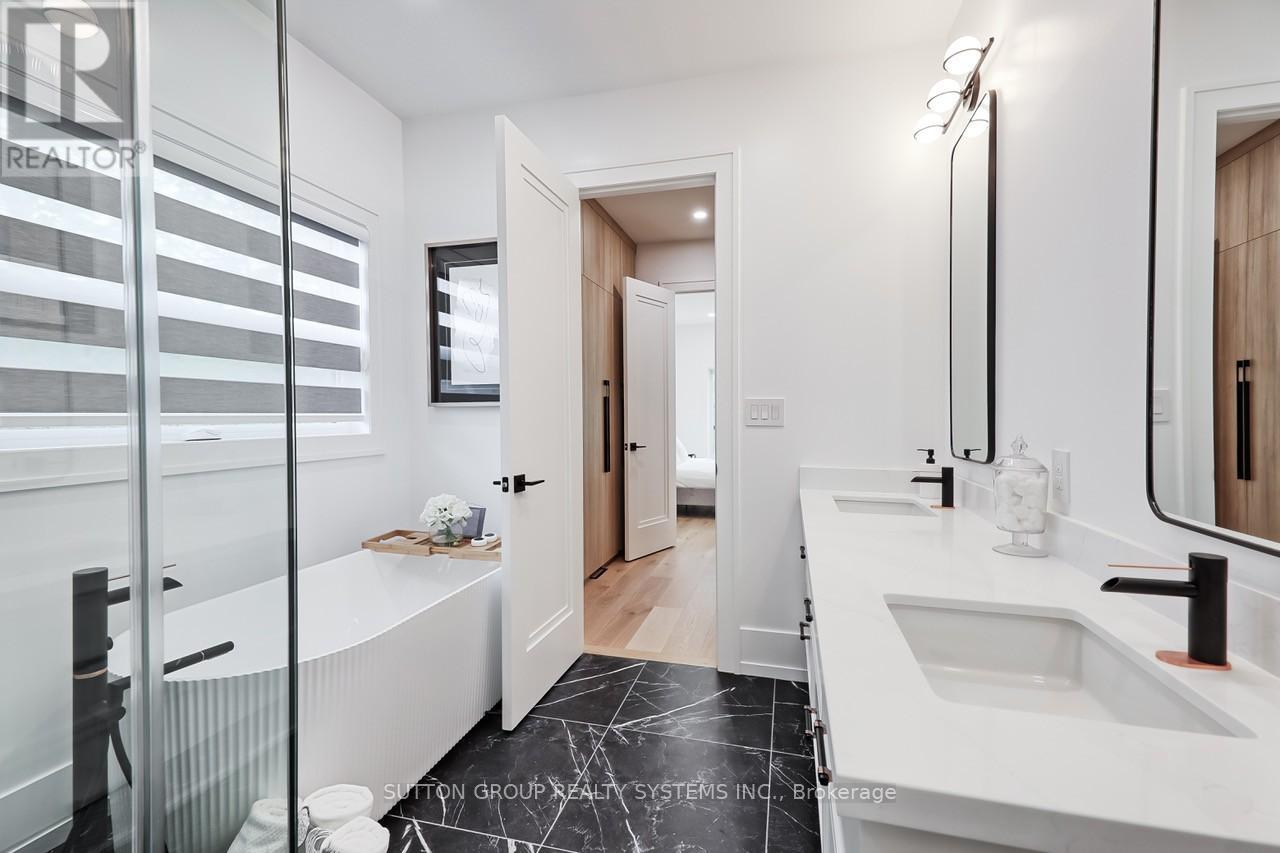 214 Shaver Avenue N, Toronto, Ontario  M9B 4P3 - Photo 17 - W12541364