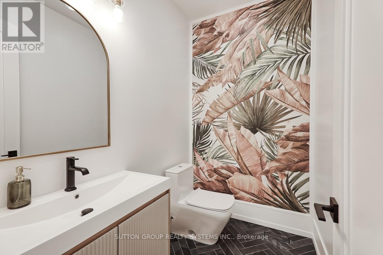 214 Shaver Avenue N, Toronto, Ontario  M9B 4P3 - Photo 11 - W12541364