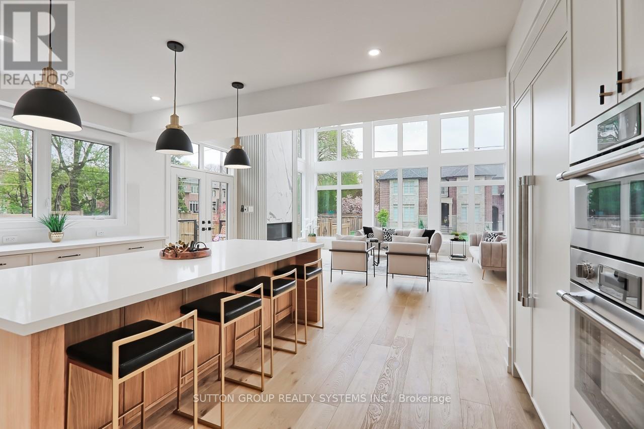 214 Shaver Avenue N, Toronto, Ontario  M9B 4P3 - Photo 2 - W12541364