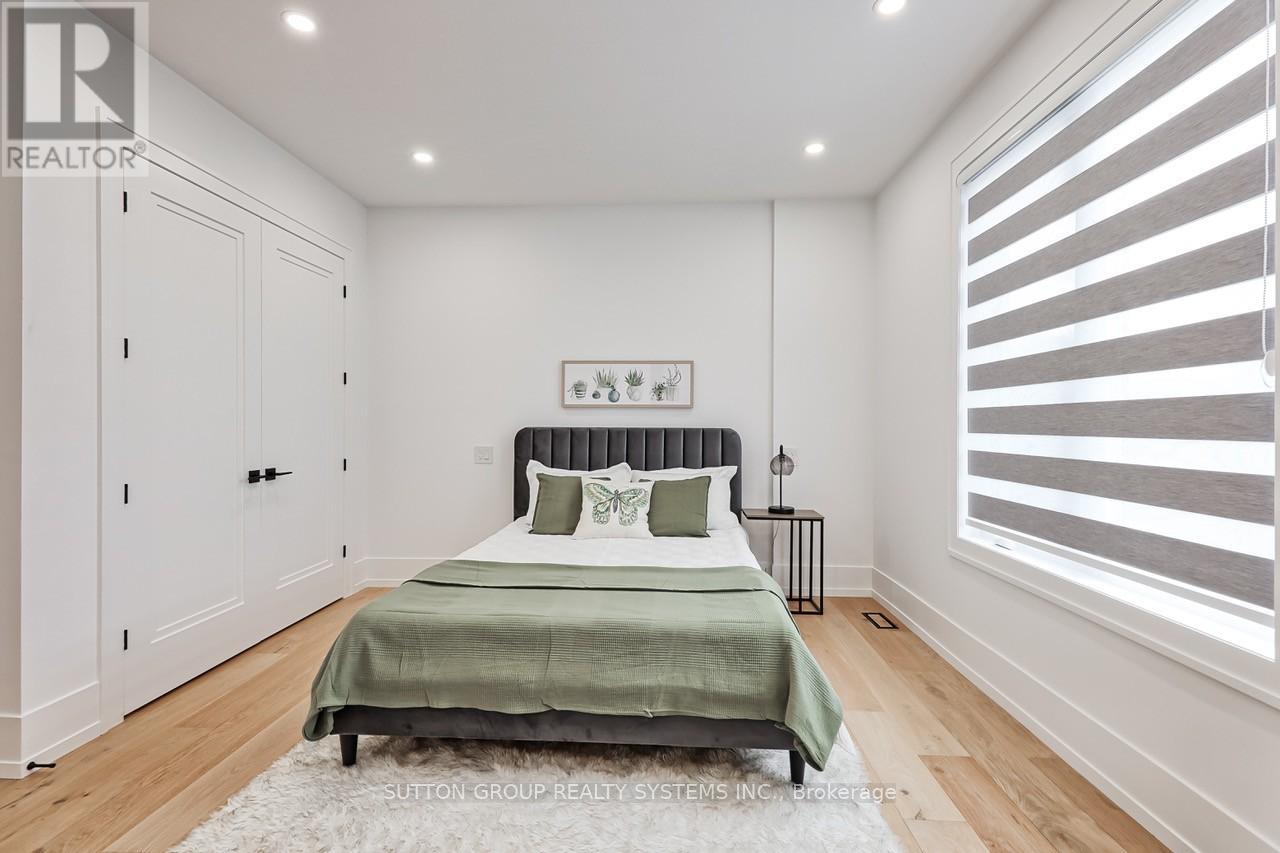 214 Shaver Avenue N, Toronto, Ontario  M9B 4P3 - Photo 21 - W12541364