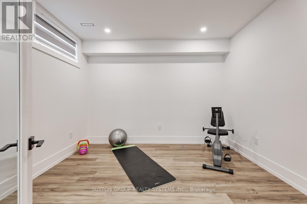 214 Shaver Avenue N, Toronto, Ontario  M9B 4P3 - Photo 32 - W12541364