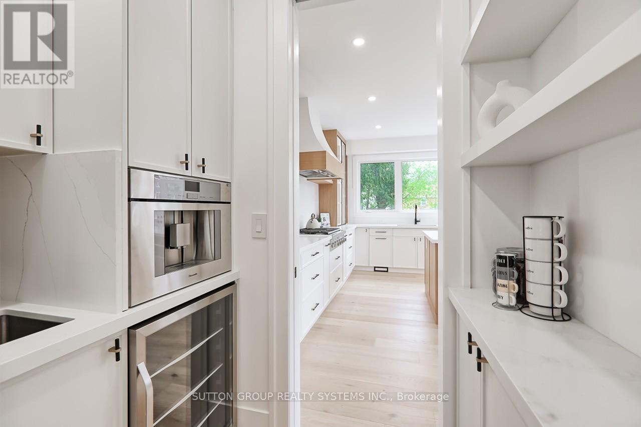 214 Shaver Avenue N, Toronto, Ontario  M9B 4P3 - Photo 7 - W12541364