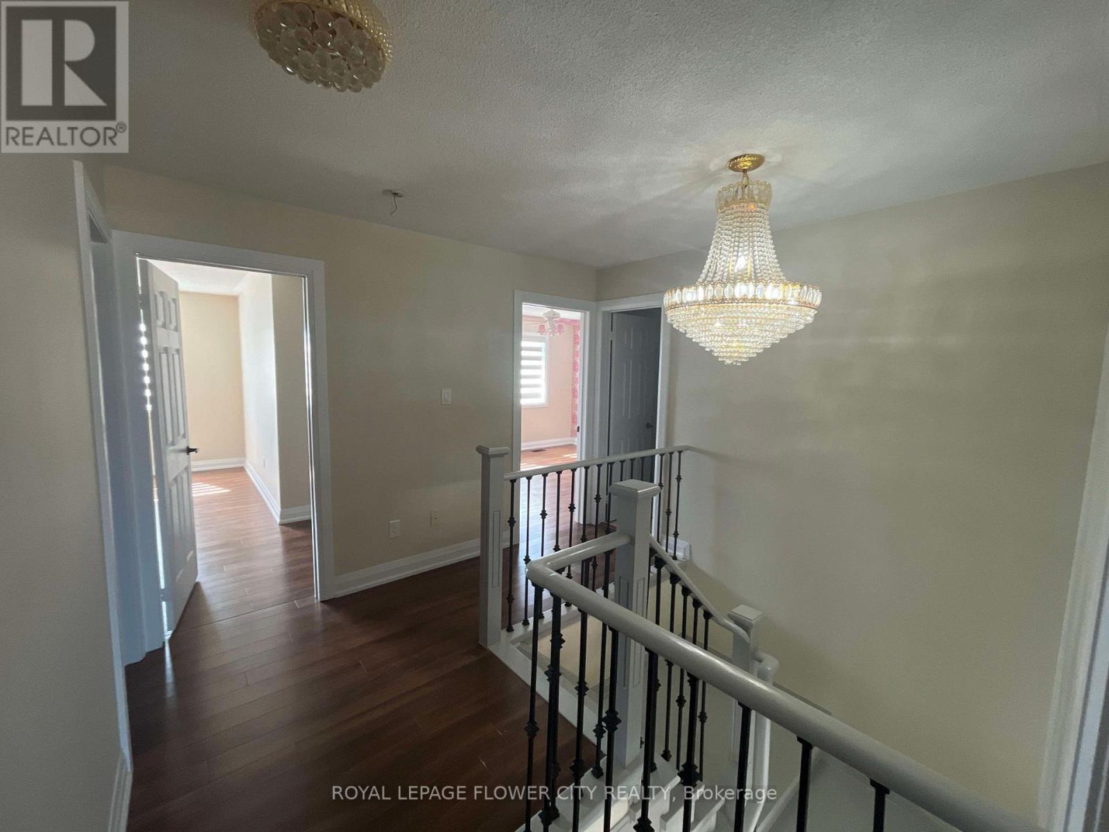 20 Four Seasons Circle, Brampton, Ontario  L7A 2A8 - Photo 10 - W12541460