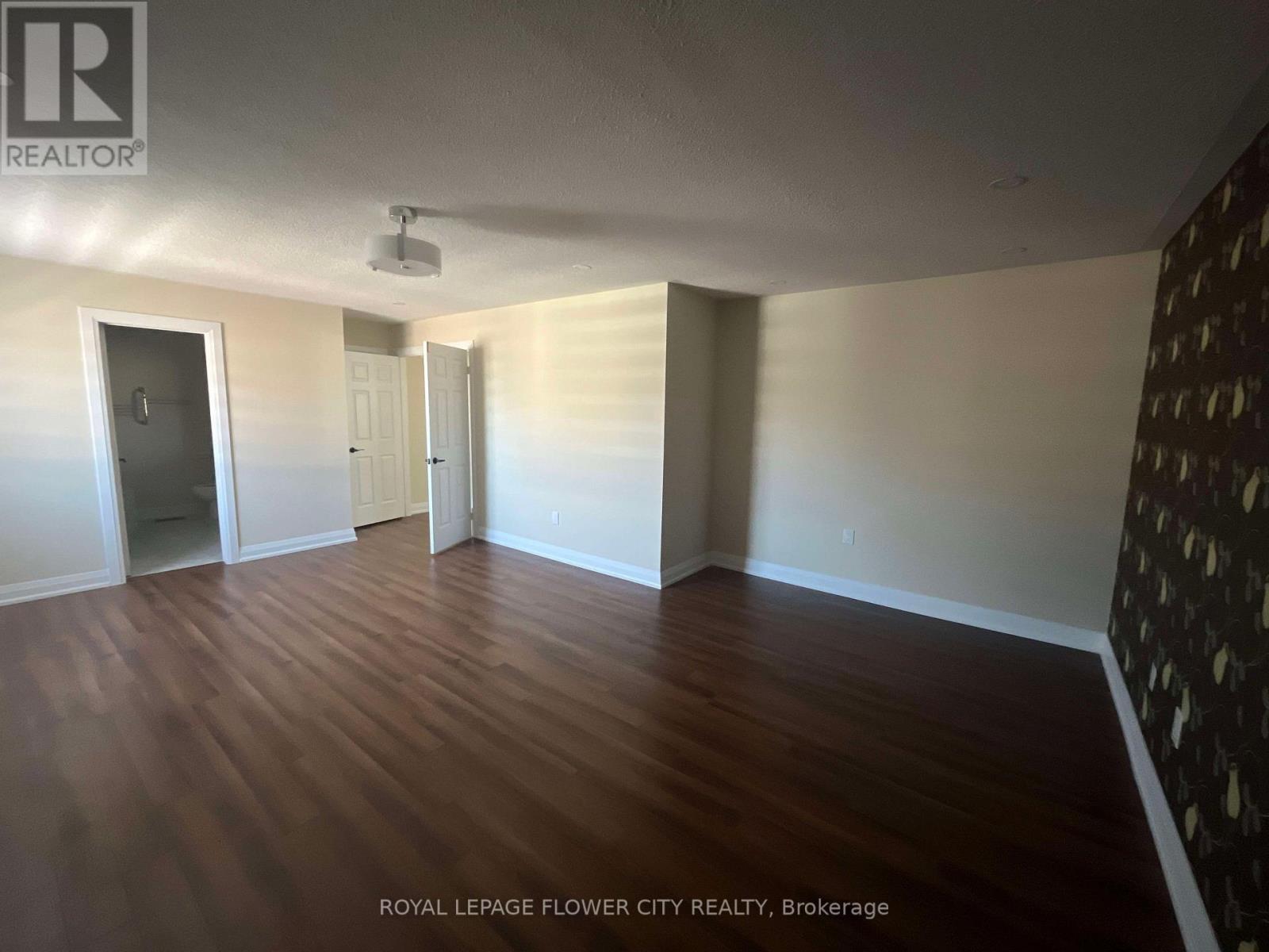 20 Four Seasons Circle, Brampton, Ontario  L7A 2A8 - Photo 11 - W12541460