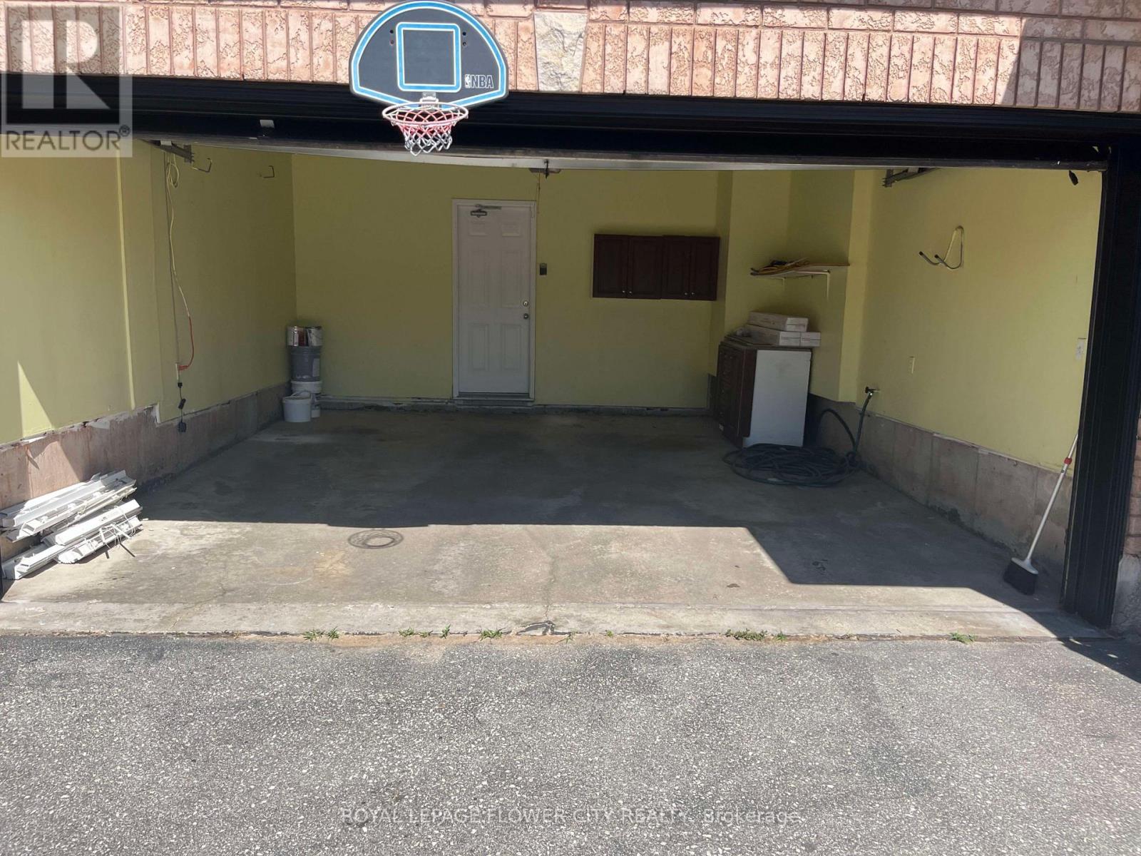 20 Four Seasons Circle, Brampton, Ontario  L7A 2A8 - Photo 17 - W12541460