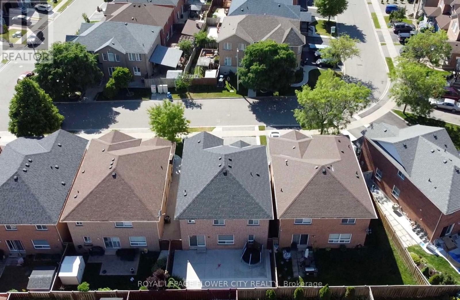20 Four Seasons Circle, Brampton, Ontario  L7A 2A8 - Photo 21 - W12541460