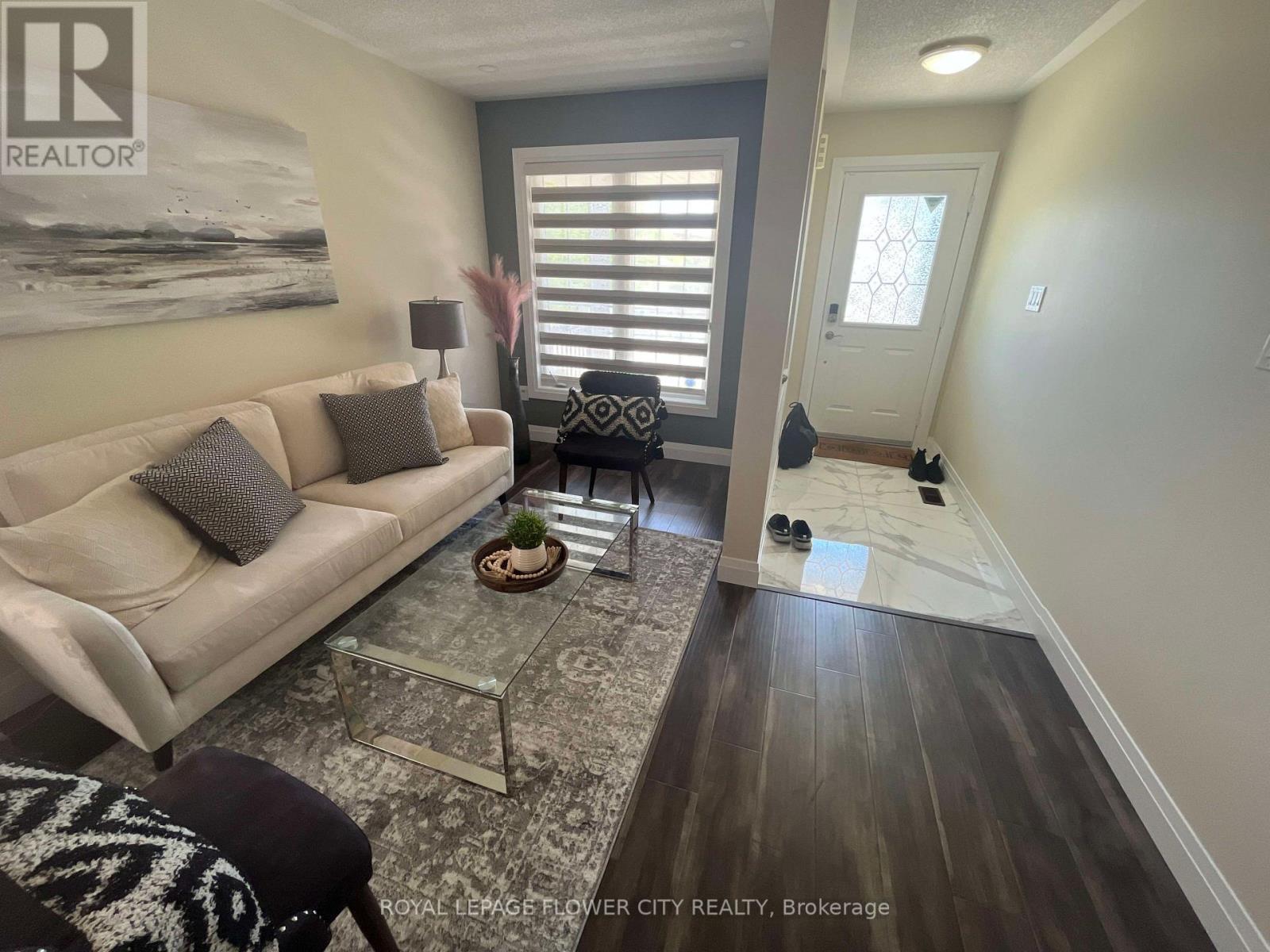 20 Four Seasons Circle, Brampton, Ontario  L7A 2A8 - Photo 4 - W12541460