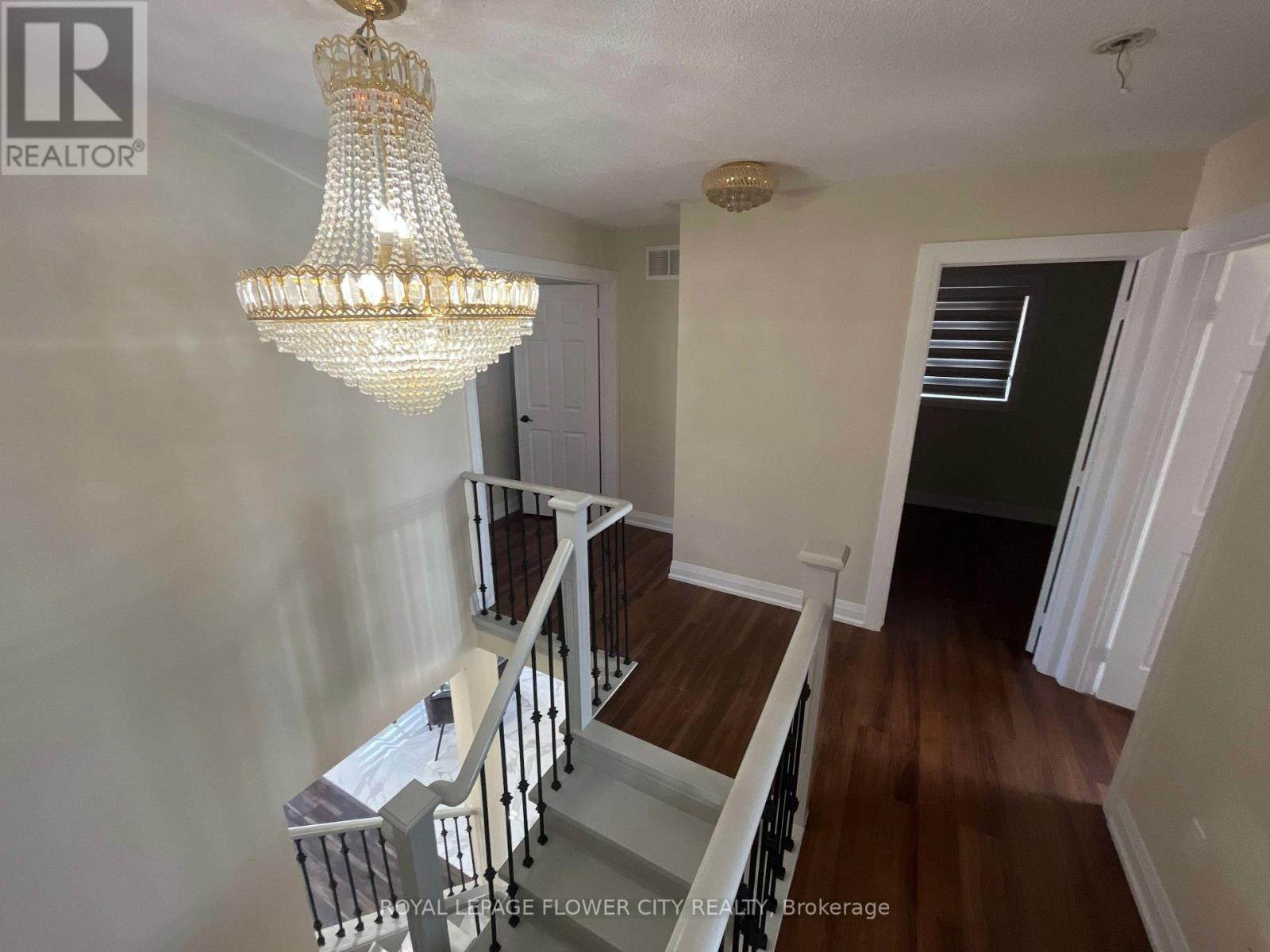 20 Four Seasons Circle, Brampton, Ontario  L7A 2A8 - Photo 9 - W12541460