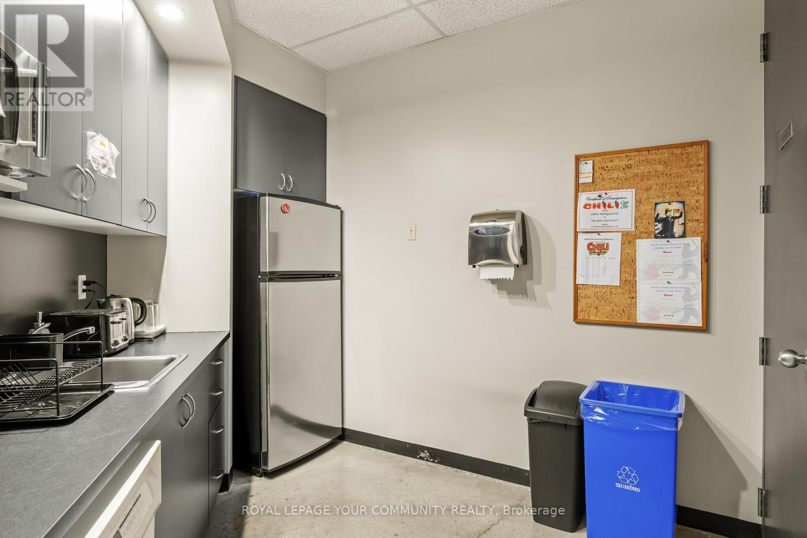 785 Arrow Road, Toronto, Ontario  M9M 2L4 - Photo 11 - W12541528