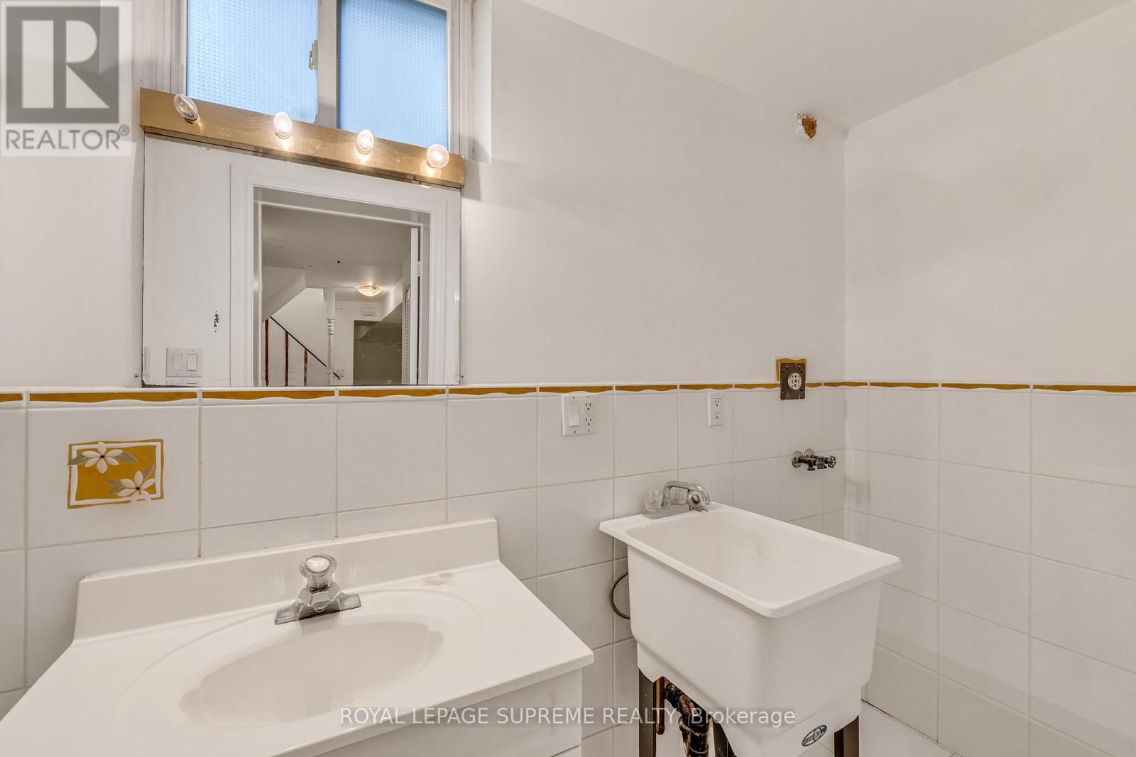 579a Delaware Avenue, Toronto, Ontario  M6H 5V3 - Photo 33 - W12541542