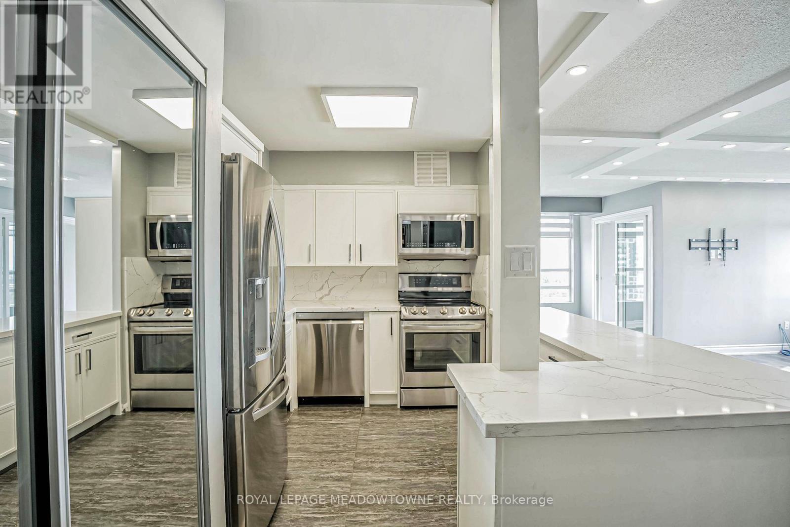 1512 - 50 Kingsbridge Garden Circle, Mississauga, Ontario  L5R 1Y2 - Photo 14 - W12541544