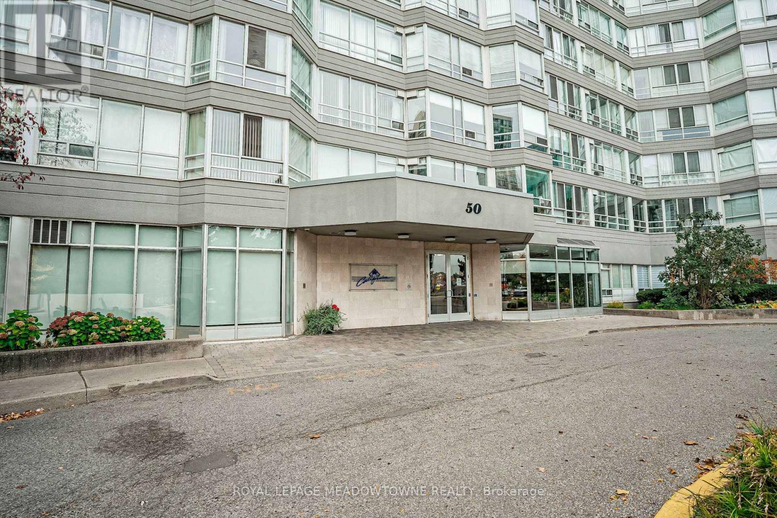 1512 - 50 Kingsbridge Garden Circle, Mississauga, Ontario  L5R 1Y2 - Photo 3 - W12541544