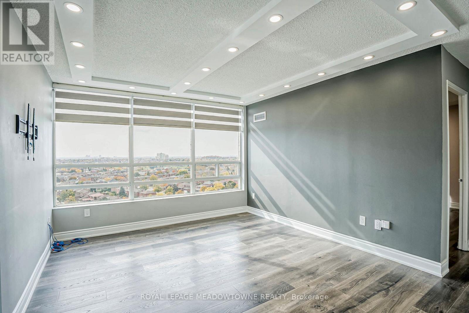 1512 - 50 Kingsbridge Garden Circle, Mississauga, Ontario  L5R 1Y2 - Photo 9 - W12541544