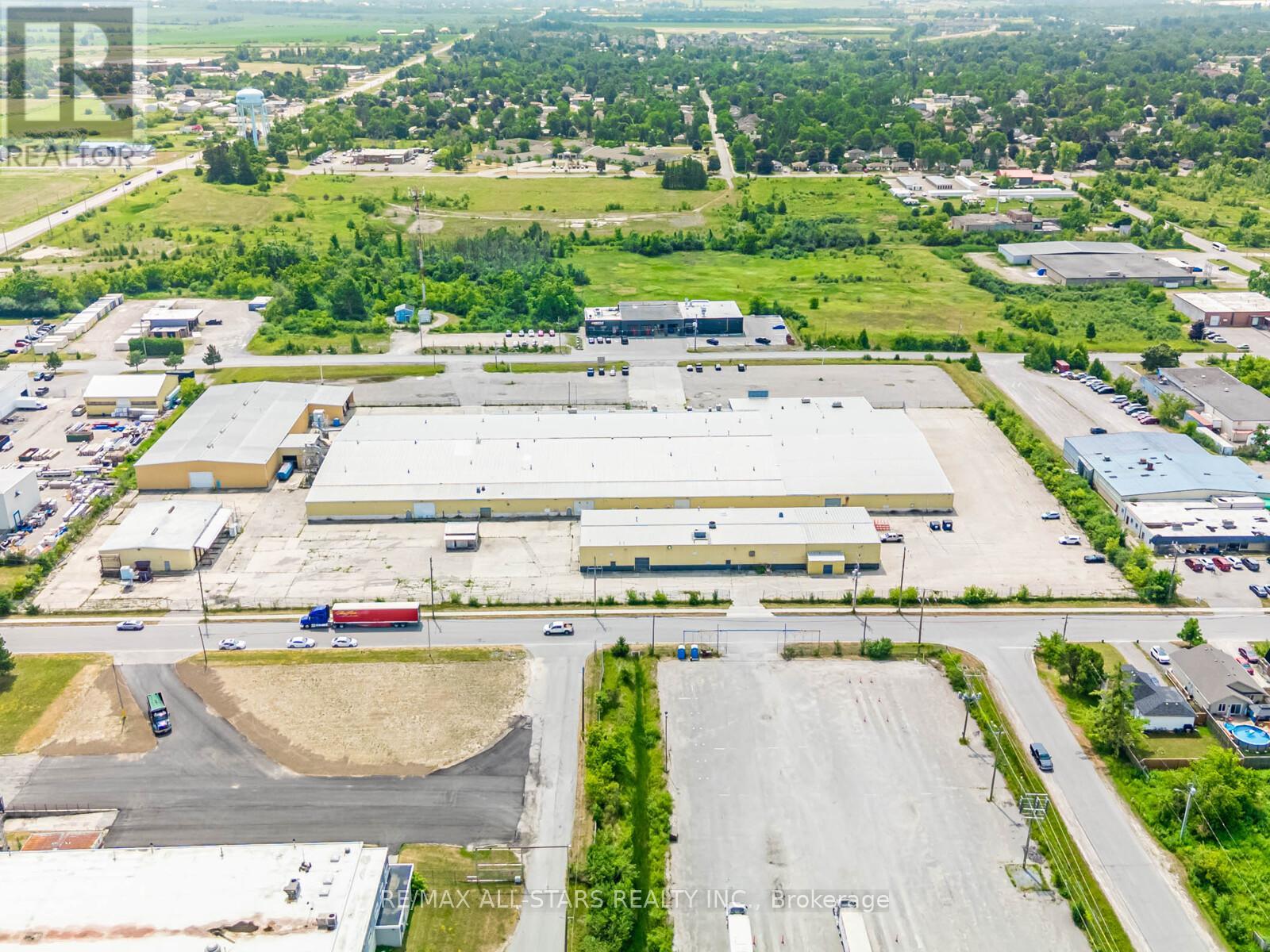 #1-3 - 70 Mount Hope Street, Kawartha Lakes, Ontario  K9V 5G4 - Photo 2 - X12541446