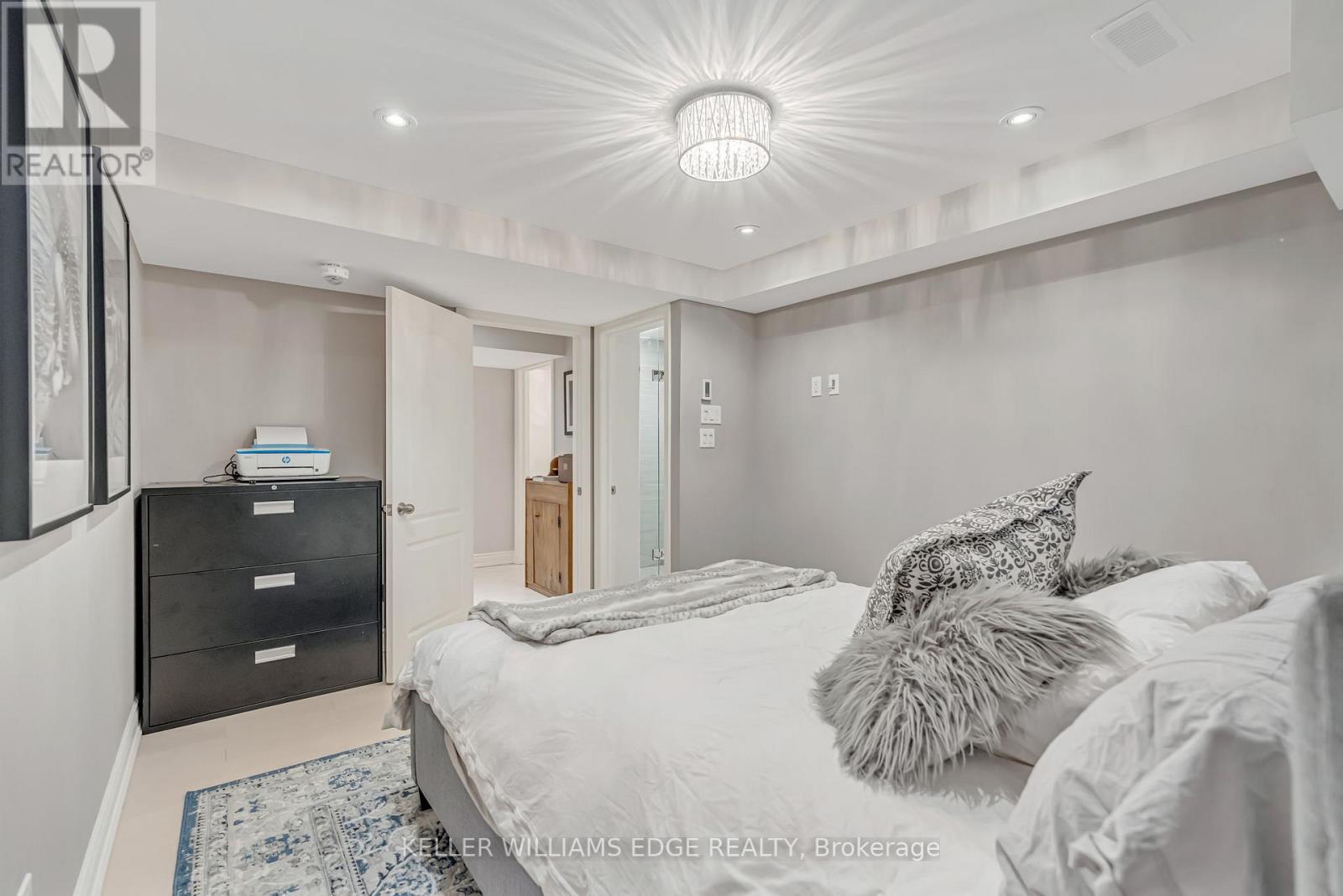 8 Keewaydin Street, Hamilton, Ontario  L8B 0K1 - Photo 34 - X12541454