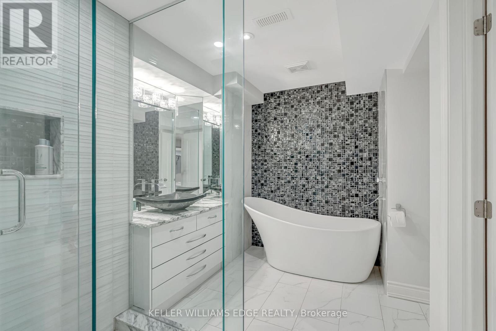 8 Keewaydin Street, Hamilton, Ontario  L8B 0K1 - Photo 36 - X12541454