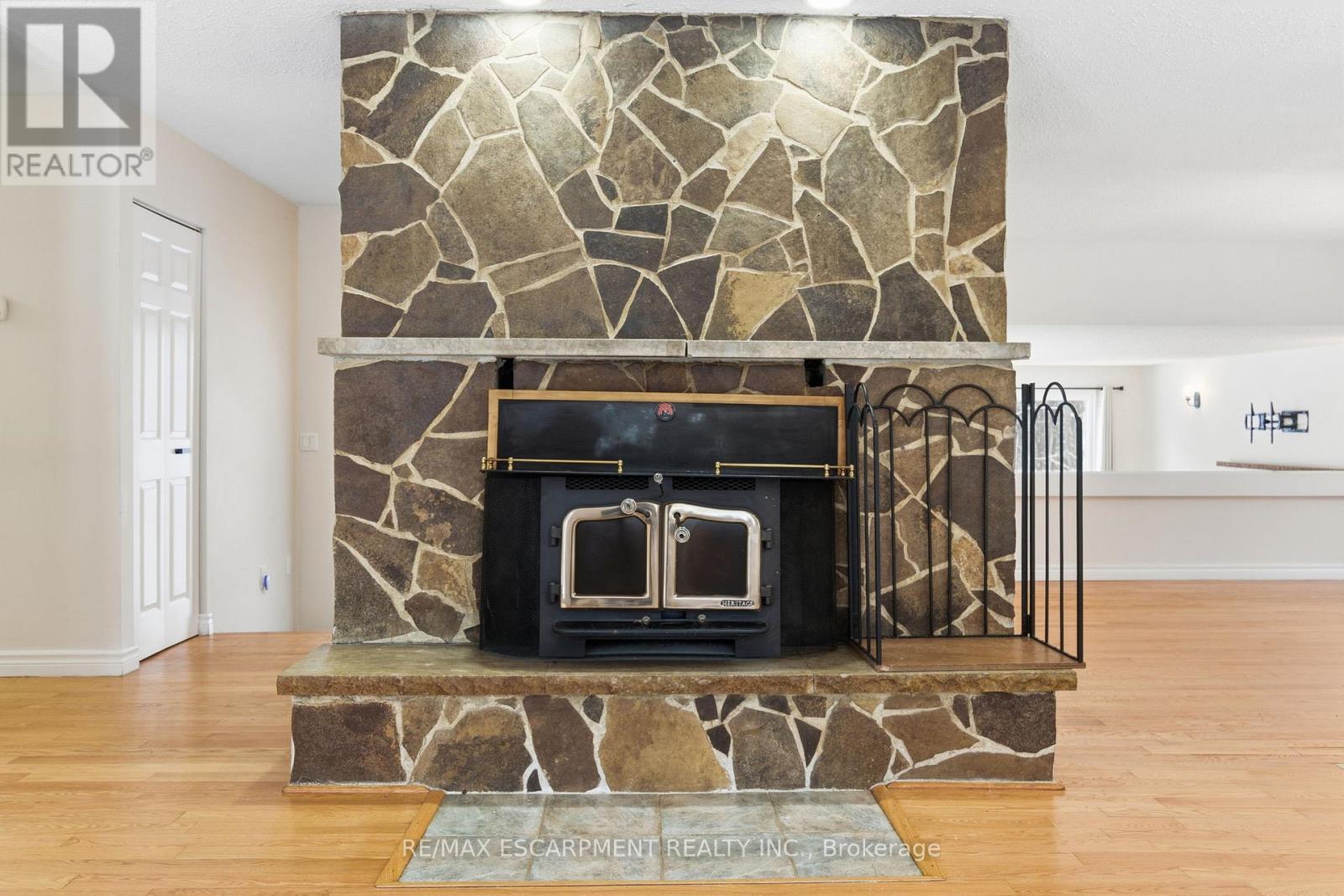 563 6th Concession Road W, Hamilton, Ontario  L8B 1N2 - Photo 11 - X12541476