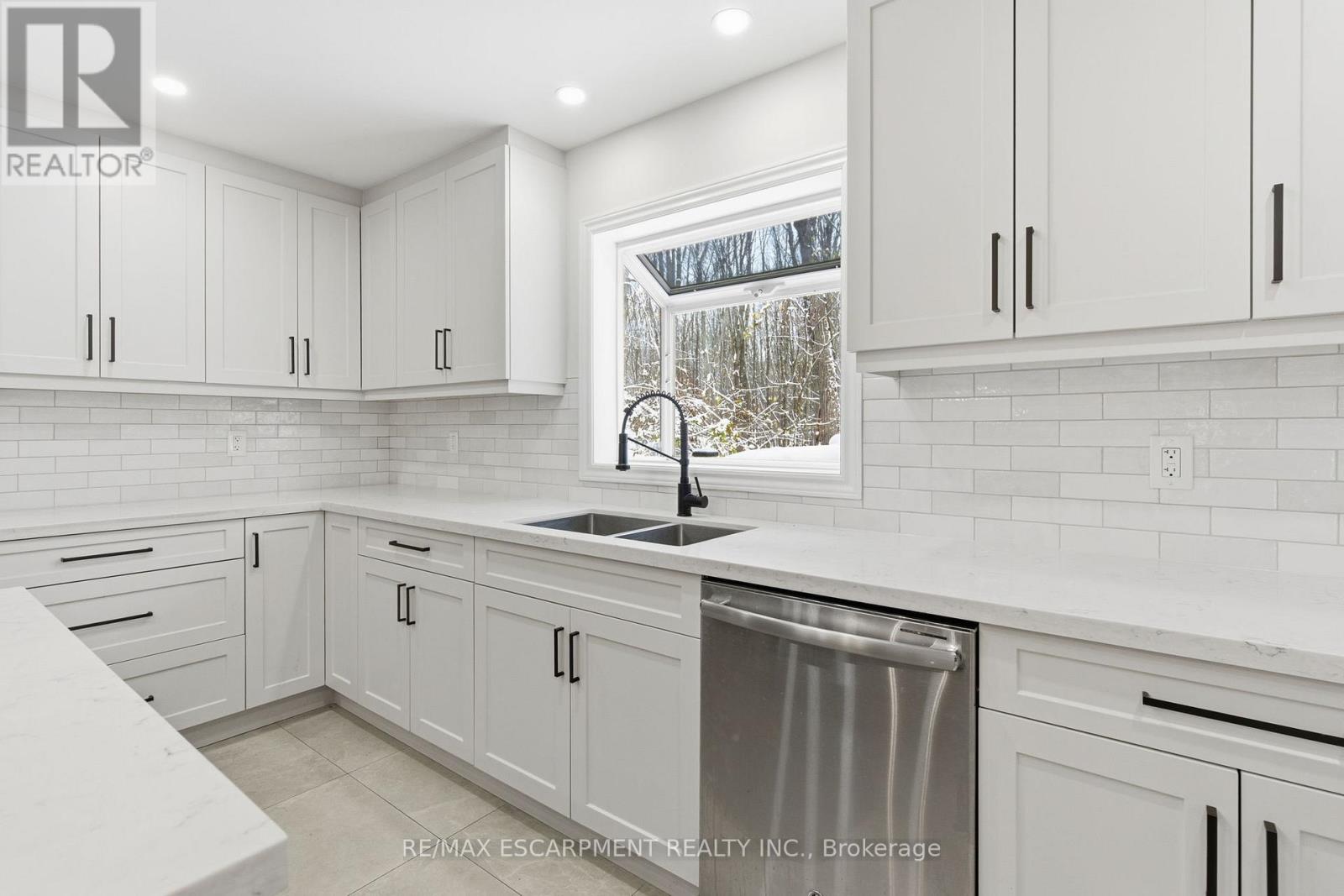 563 6th Concession Road W, Hamilton, Ontario  L8B 1N2 - Photo 15 - X12541476