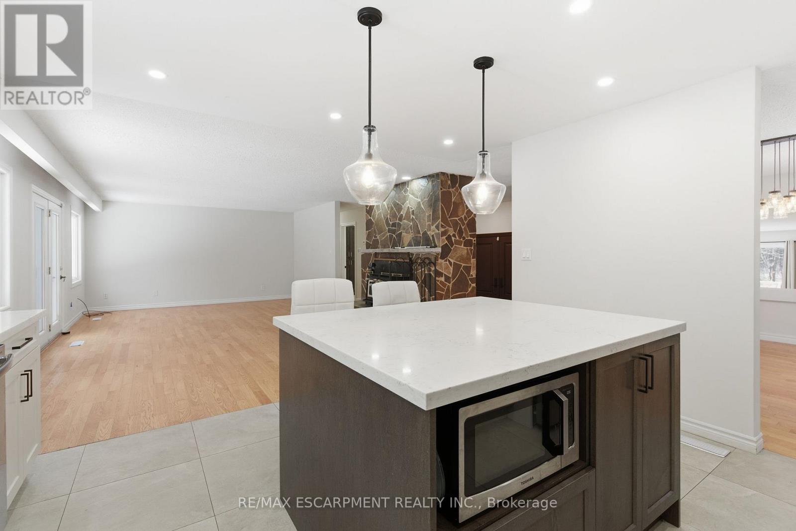 563 6th Concession Road W, Hamilton, Ontario  L8B 1N2 - Photo 16 - X12541476