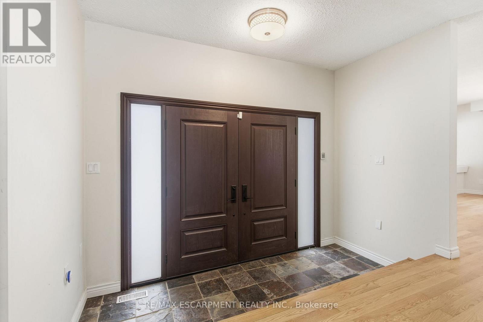 563 6th Concession Road W, Hamilton, Ontario  L8B 1N2 - Photo 6 - X12541476