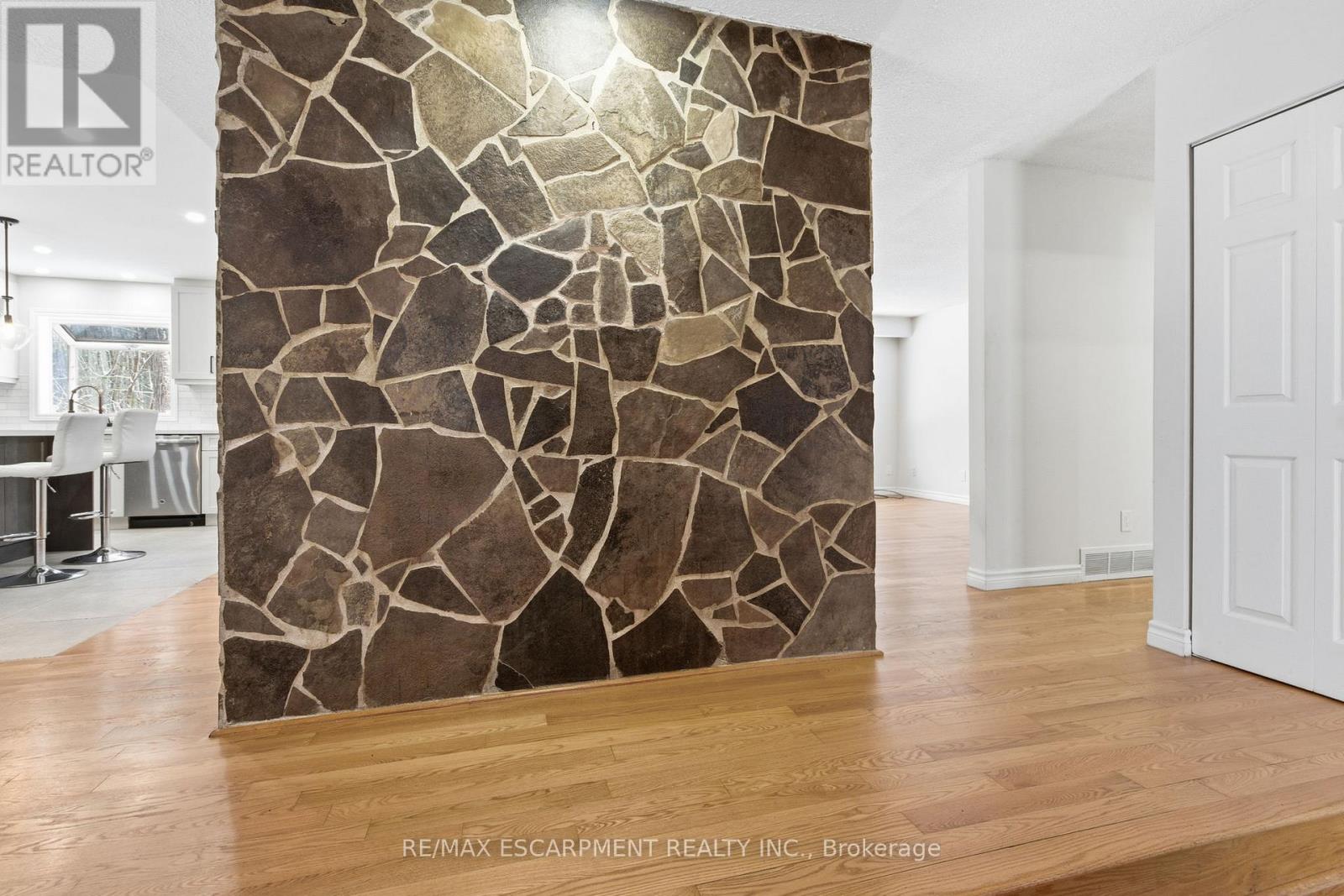 563 6th Concession Road W, Hamilton, Ontario  L8B 1N2 - Photo 7 - X12541476