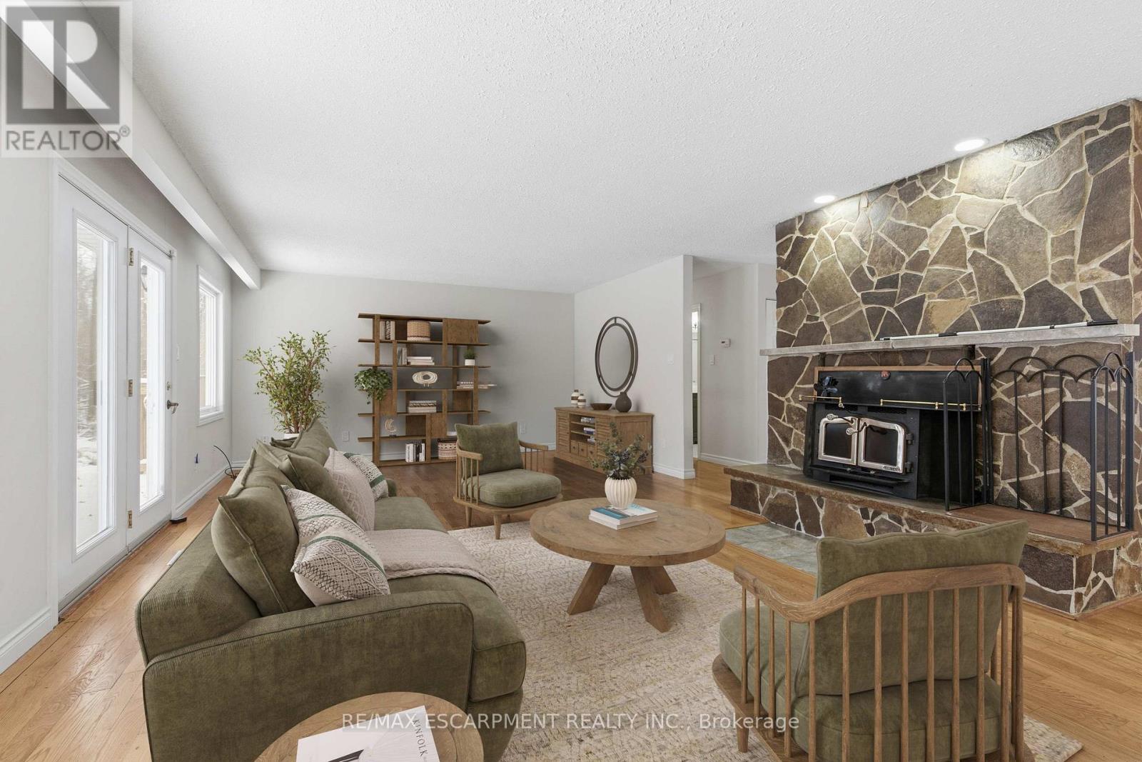 563 6th Concession Road W, Hamilton, Ontario  L8B 1N2 - Photo 8 - X12541476