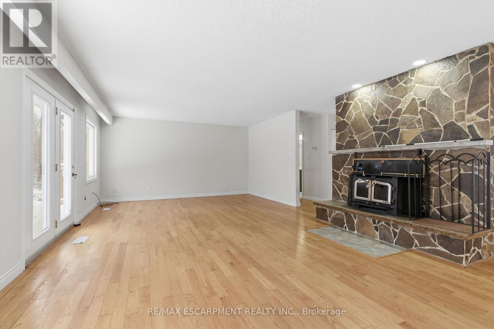 563 6th Concession Road W, Hamilton, Ontario  L8B 1N2 - Photo 9 - X12541476