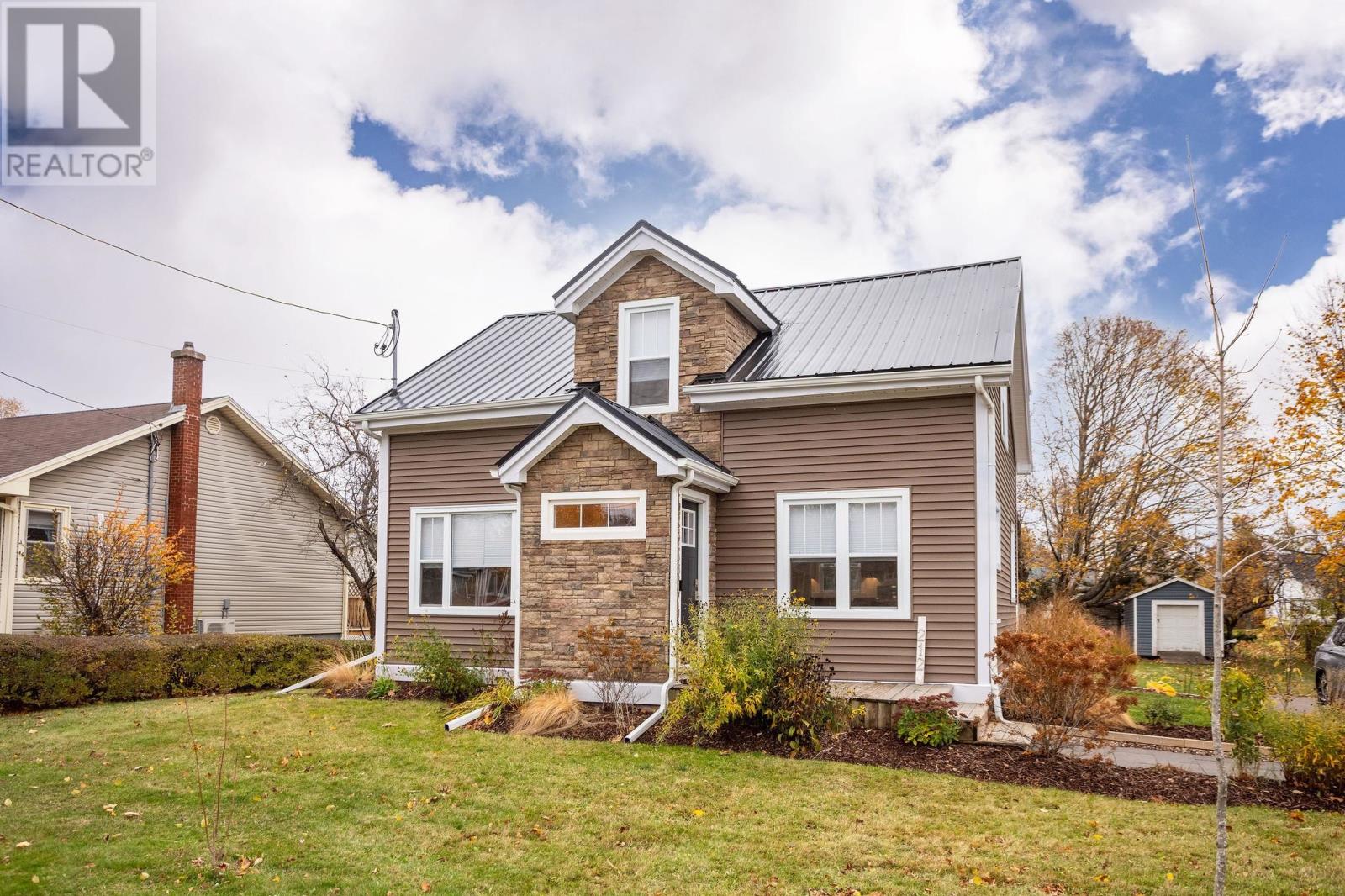 212 Belvedere Avenue, Charlottetown, Prince Edward Island  C1A 2Z3 - Photo 1 - 202527853