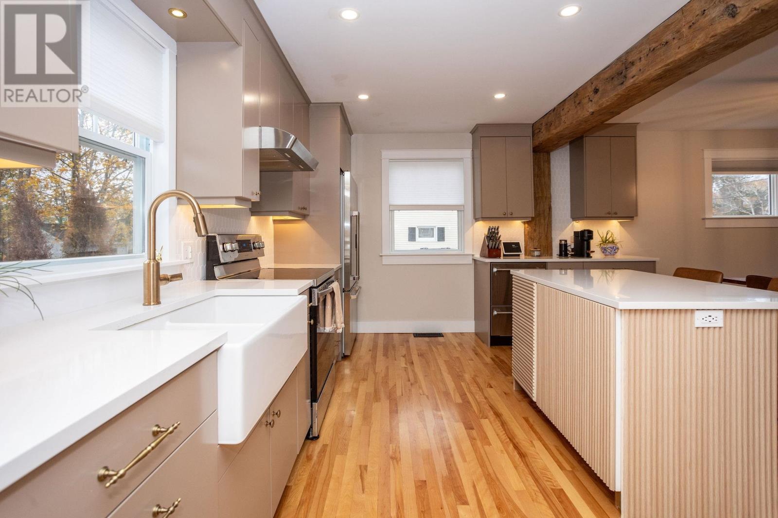 212 Belvedere Avenue, Charlottetown, Prince Edward Island  C1A 2Z3 - Photo 13 - 202527853