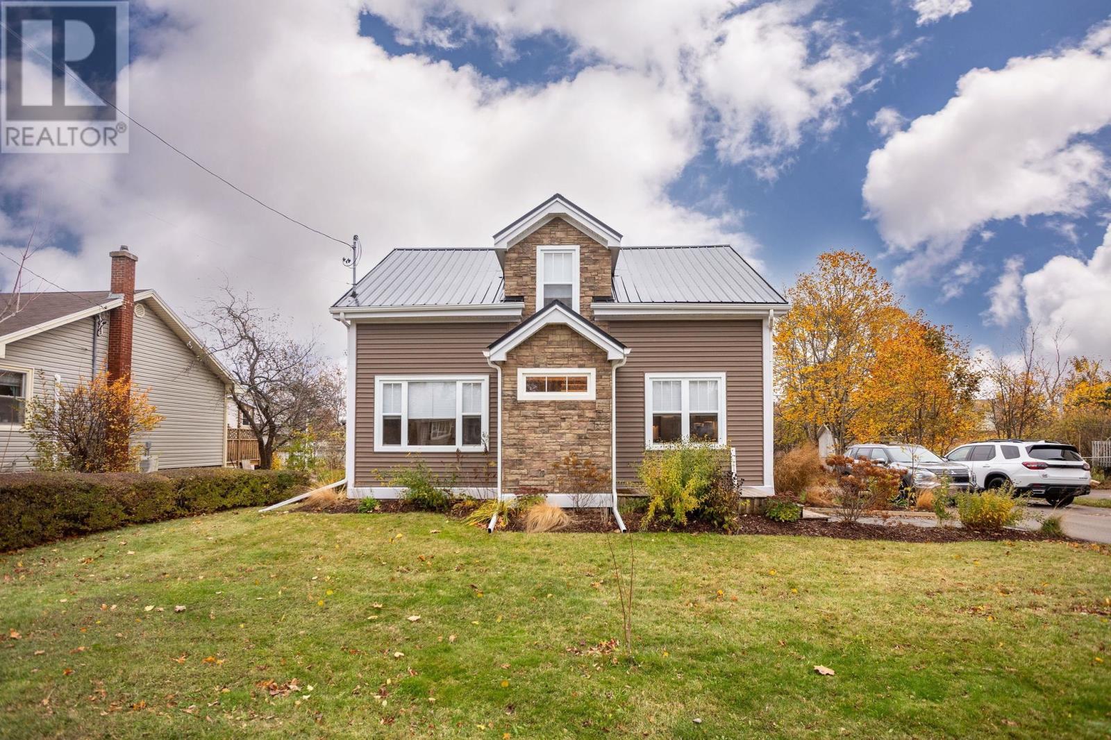 212 Belvedere Avenue, Charlottetown, Prince Edward Island  C1A 2Z3 - Photo 2 - 202527853