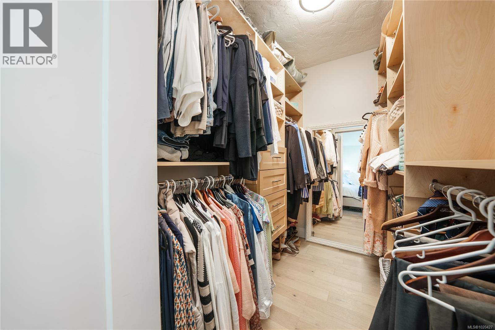 2780 Arbutus Rd, Saanich, British Columbia  V8N 5X4 - Photo 29 - 1020427