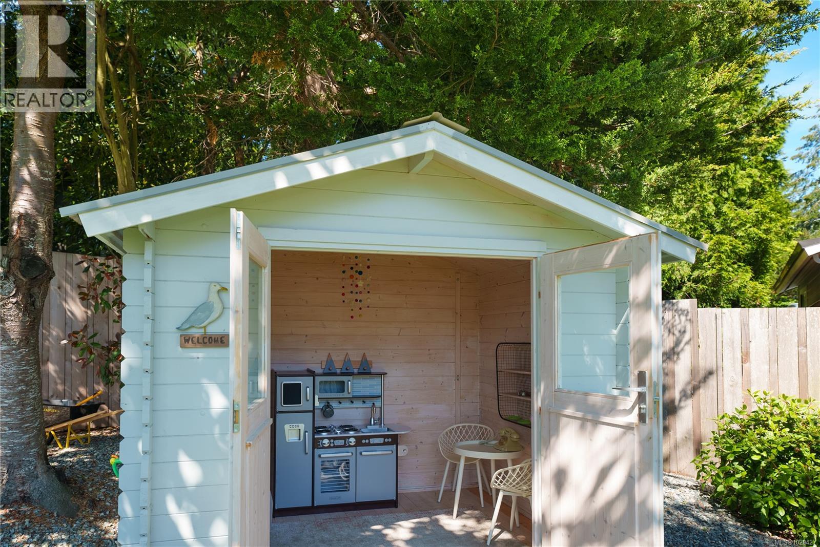 2780 Arbutus Rd, Saanich, British Columbia  V8N 5X4 - Photo 49 - 1020427