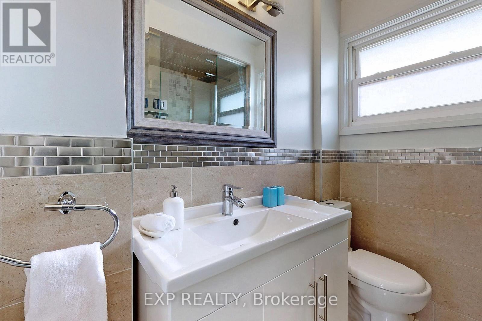9 Silverview Drive, Toronto, Ontario  M2M 2B2 - Photo 26 - C12541608