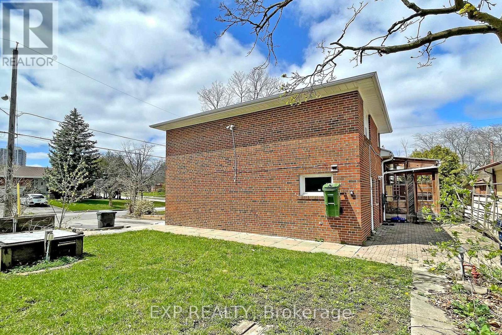 9 Silverview Drive, Toronto, Ontario  M2M 2B2 - Photo 29 - C12541608