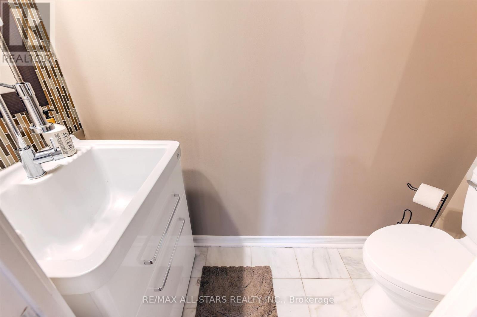 215 - 11 Ruttan Street, Toronto, Ontario  M6P 0A1 - Photo 12 - C12541812