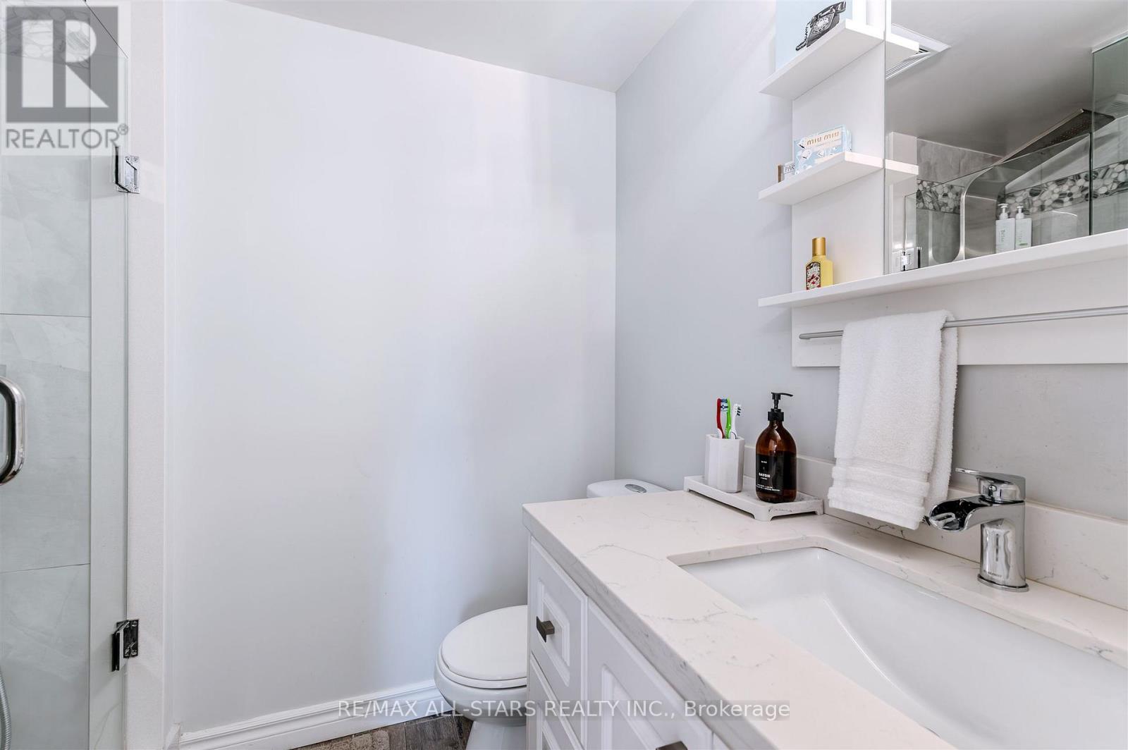 215 - 11 Ruttan Street, Toronto, Ontario  M6P 0A1 - Photo 15 - C12541812