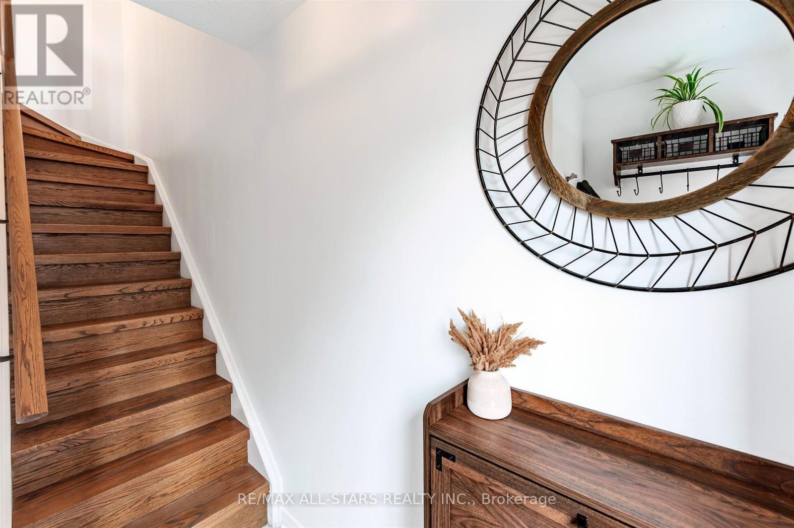 215 - 11 Ruttan Street, Toronto, Ontario  M6P 0A1 - Photo 3 - C12541812