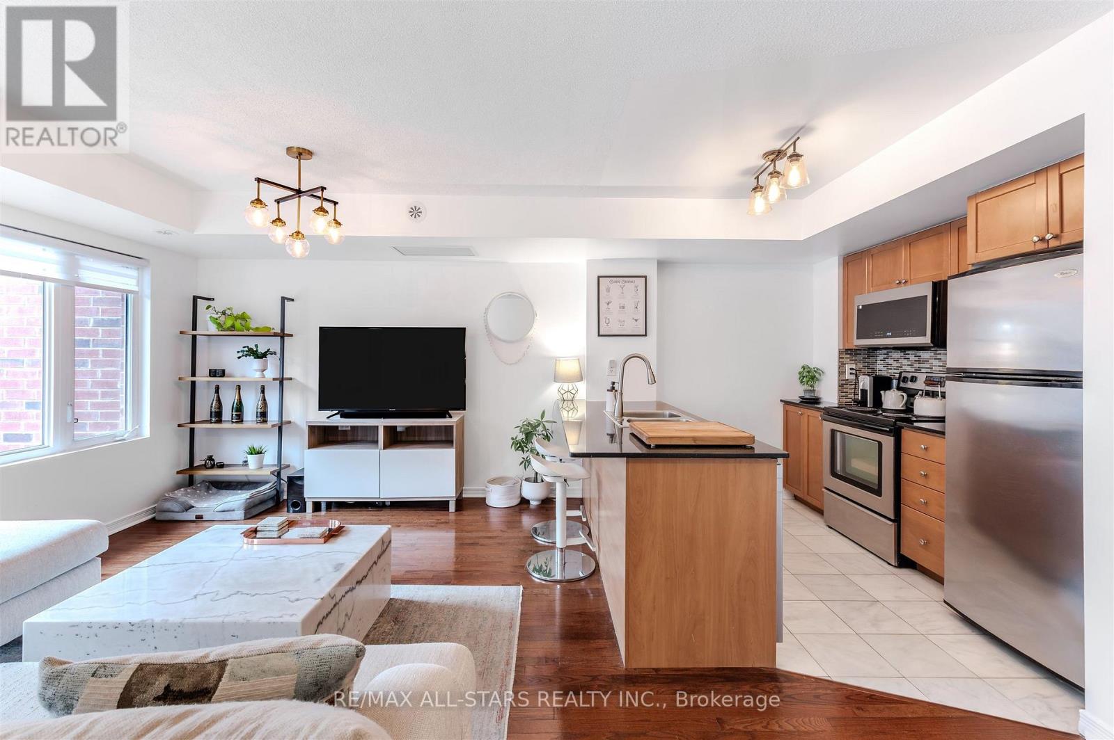 215 - 11 Ruttan Street, Toronto, Ontario  M6P 0A1 - Photo 9 - C12541812