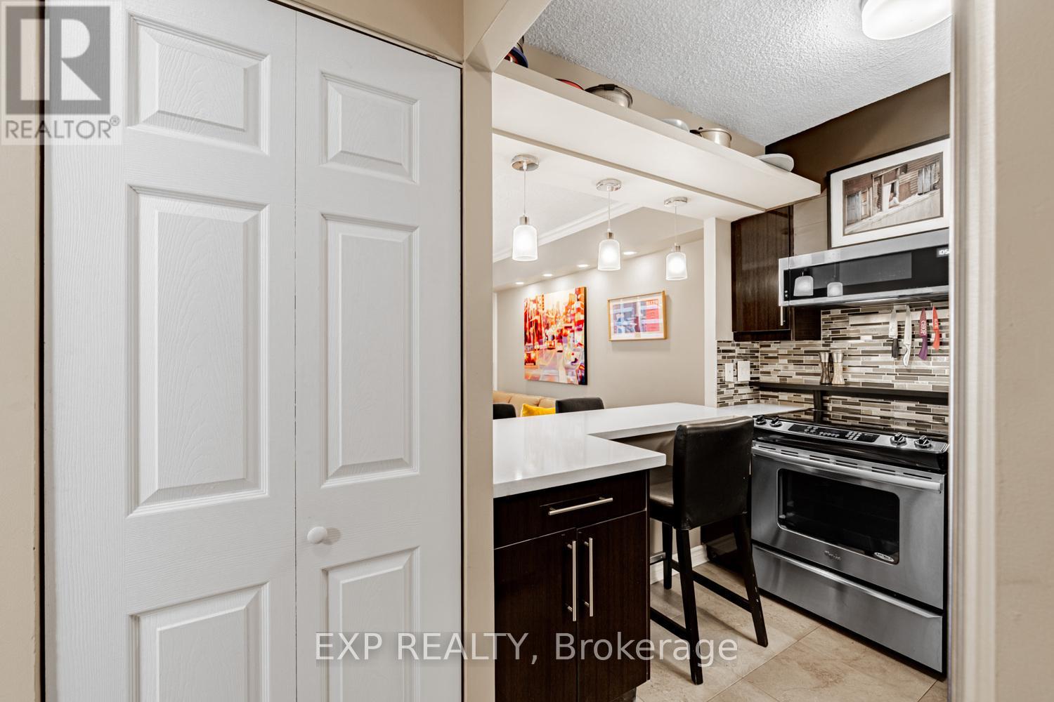 2017 - 33 Harbour Square, Toronto, Ontario  M5J 2G2 - Photo 10 - C12541820