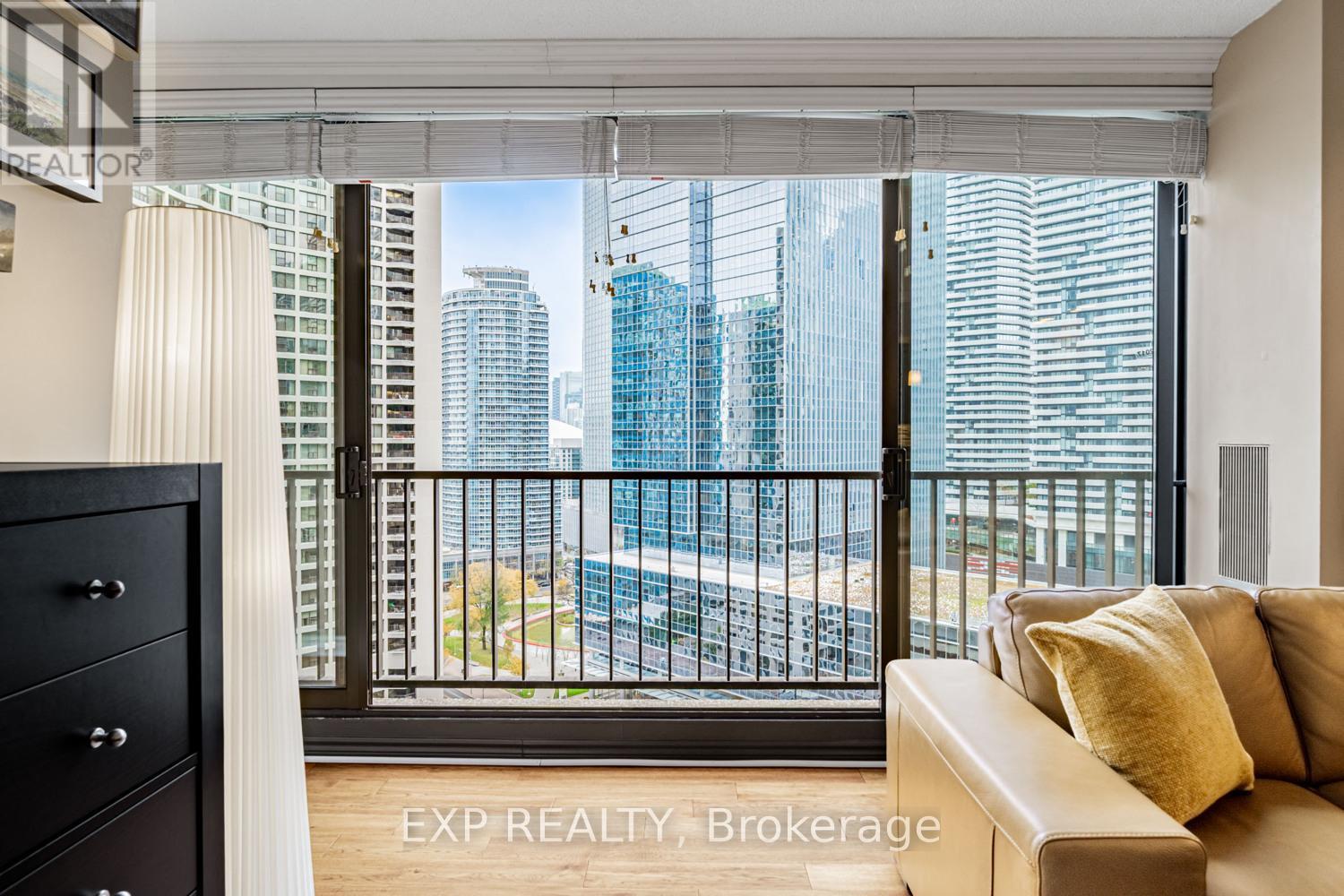 2017 - 33 Harbour Square, Toronto, Ontario  M5J 2G2 - Photo 12 - C12541820