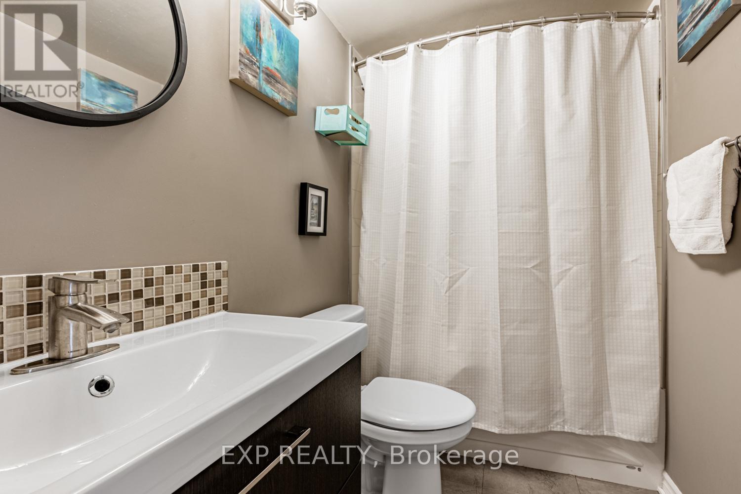 2017 - 33 Harbour Square, Toronto, Ontario  M5J 2G2 - Photo 18 - C12541820