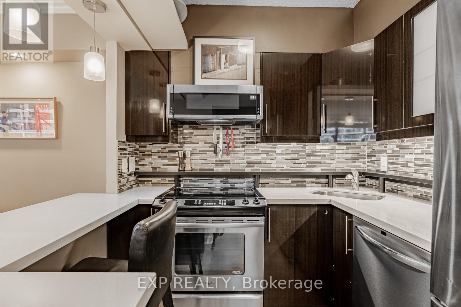 2017 - 33 Harbour Square, Toronto, Ontario  M5J 2G2 - Photo 7 - C12541820