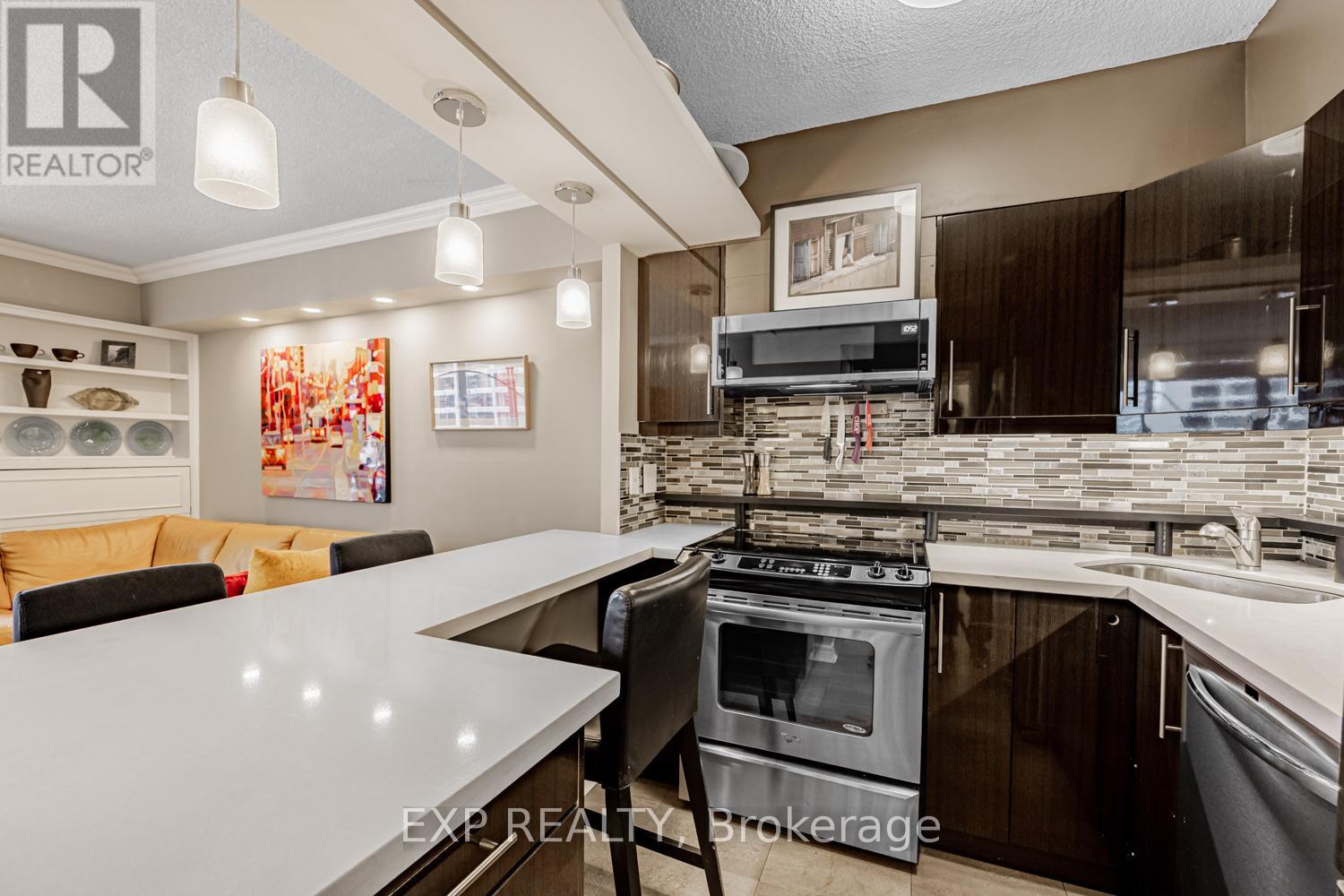 2017 - 33 Harbour Square, Toronto, Ontario  M5J 2G2 - Photo 8 - C12541820