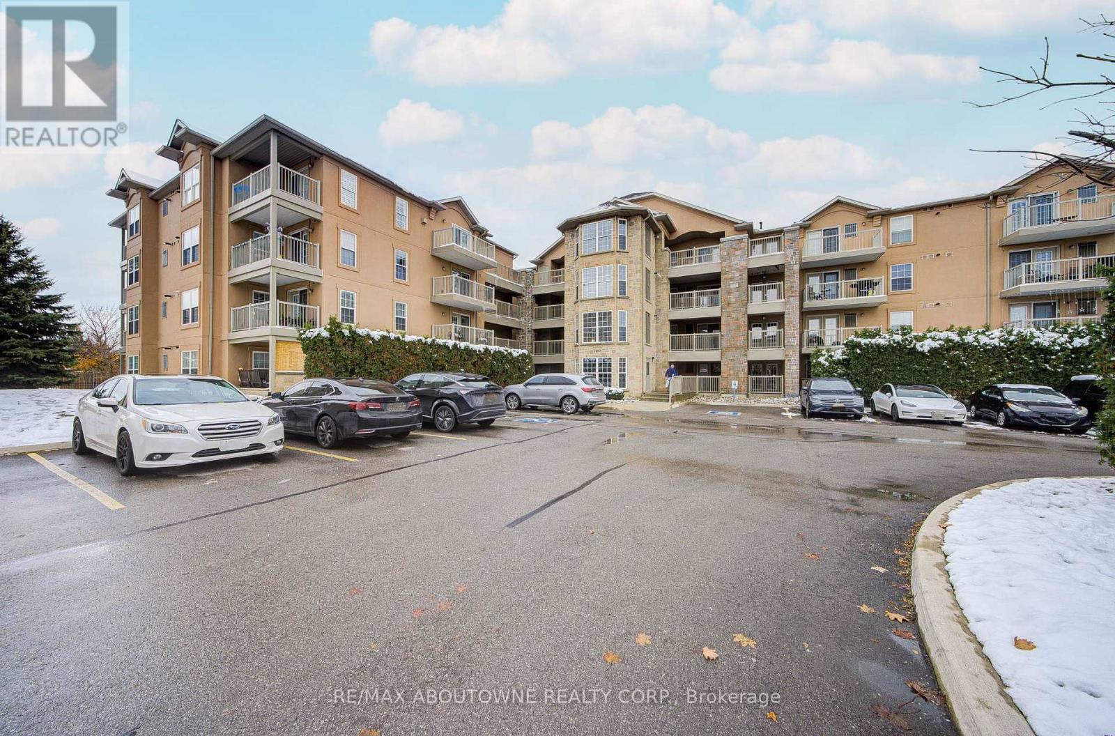 314 - 1460 Bishops Gate, Oakville, Ontario  L6M 4N5 - Photo 2 - W12540514