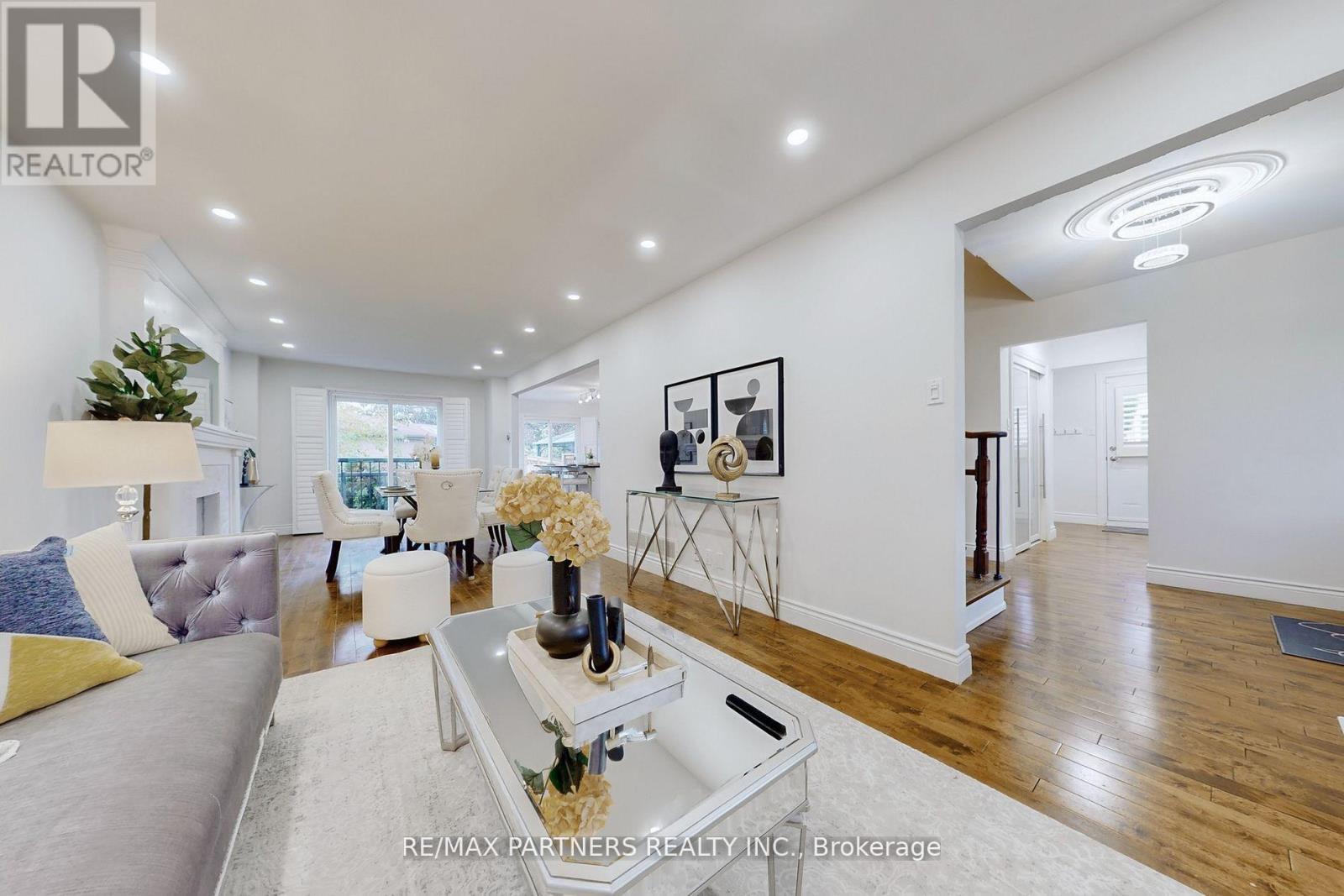 6 GEOFFREY CRESCENT, Whitchurch-Stouffville, Ontario