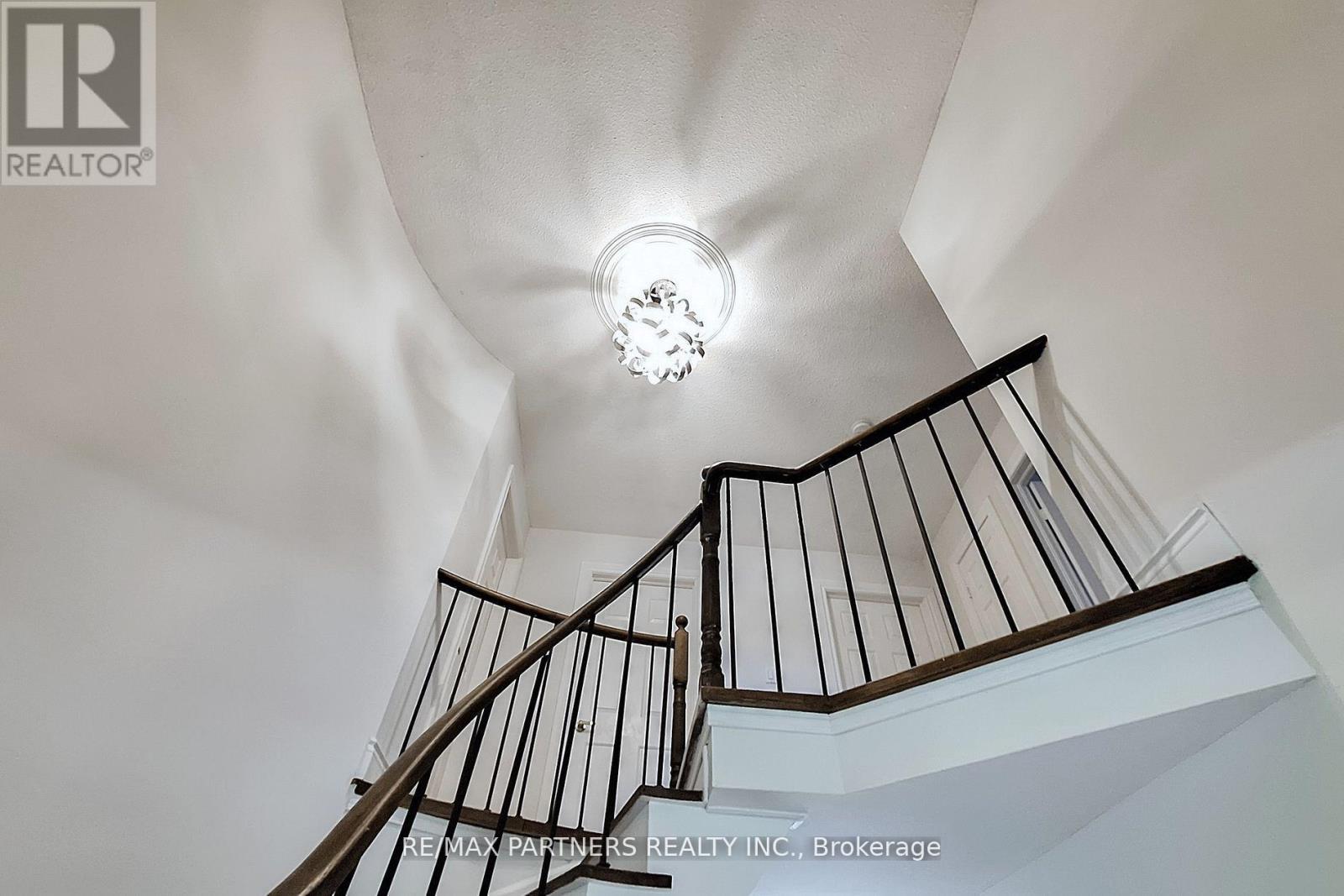 6 Geoffrey Crescent, Whitchurch-Stouffville, Ontario  L4A 5A6 - Photo 22 - N12541576