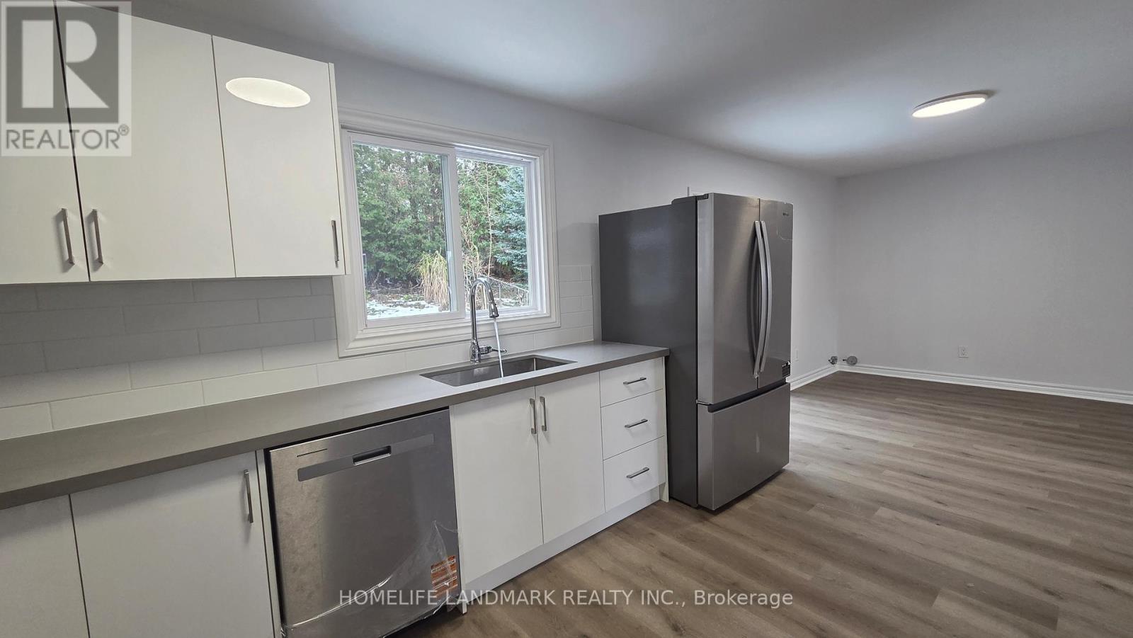 37 Annamaria Drive, Georgina, Ontario  L4P 3H7 - Photo 4 - N12541770