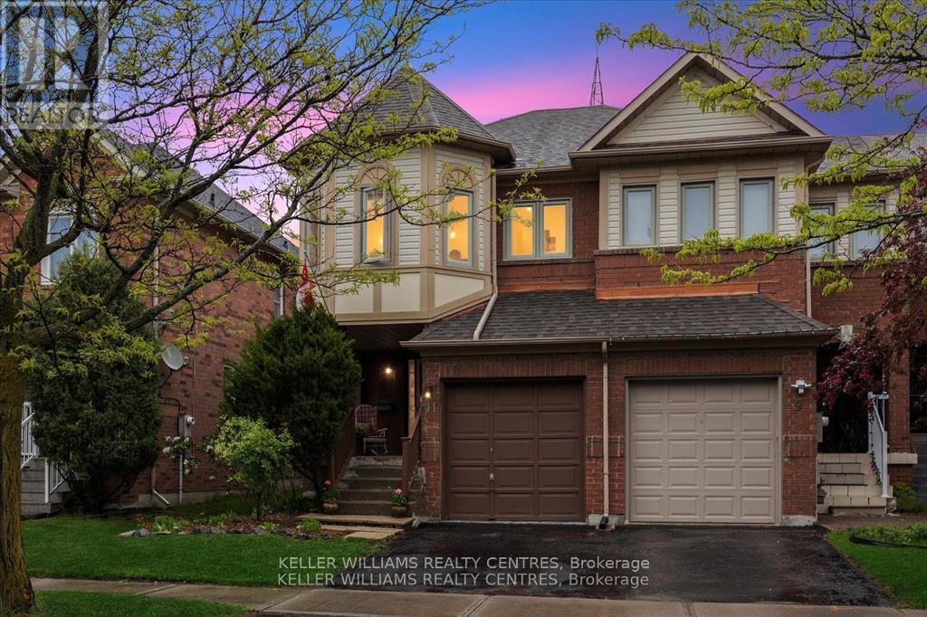 11 Snedden Avenue, Aurora, Ontario  L4G 7J6 - Photo 2 - N12541778