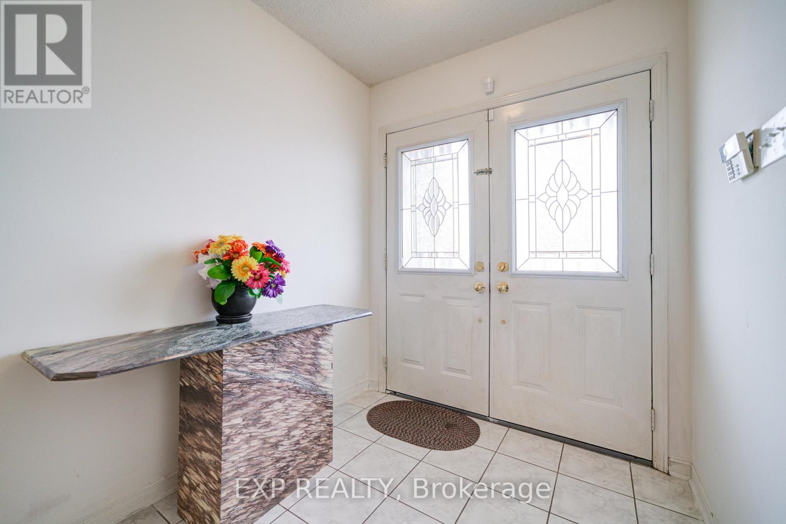 163 Sassafras Circle, Vaughan, Ontario  L4J 8M6 - Photo 5 - N12541784